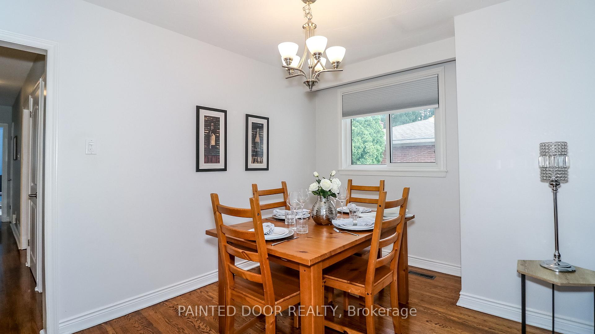 Photo 5 of 752 Silcote Road, Mississauga, Applewood — HOMEH