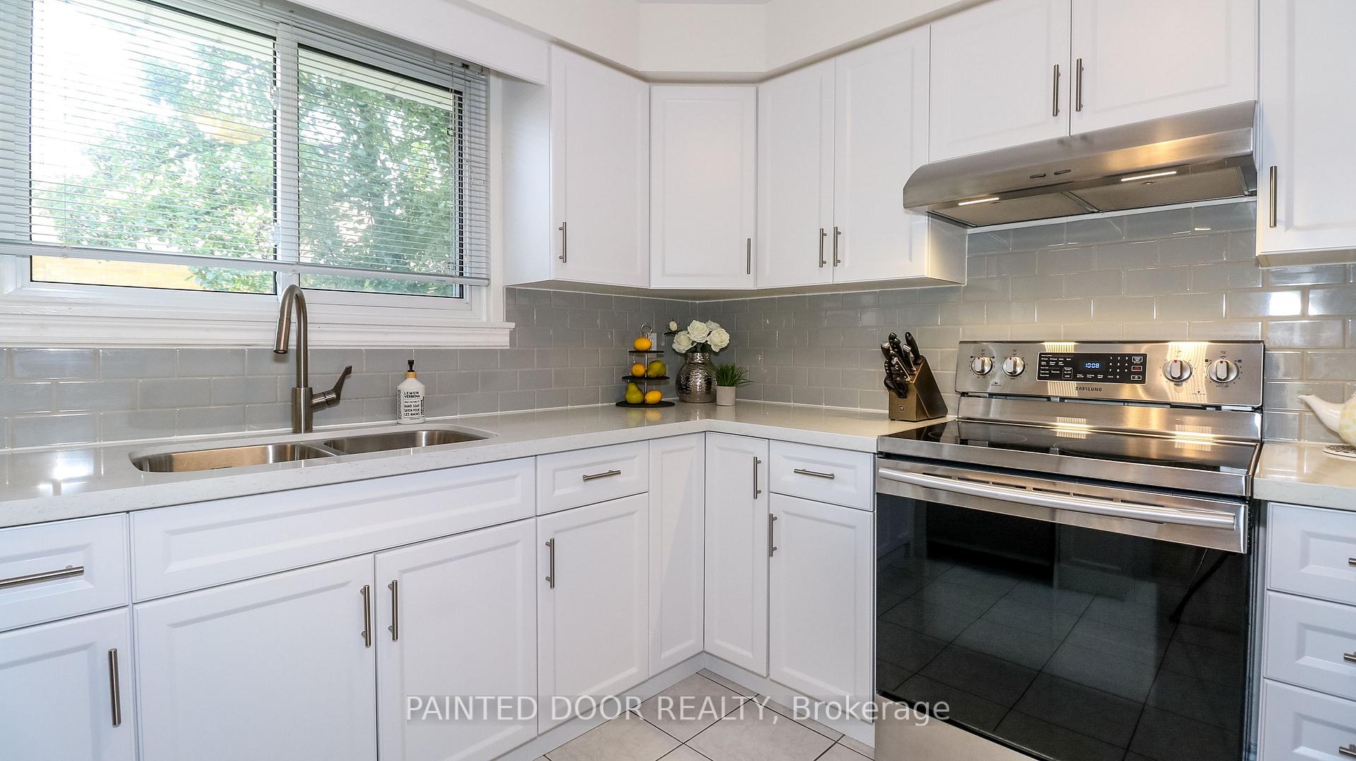 Photo 8 of 752 Silcote Road, Mississauga, Applewood — HOMEH