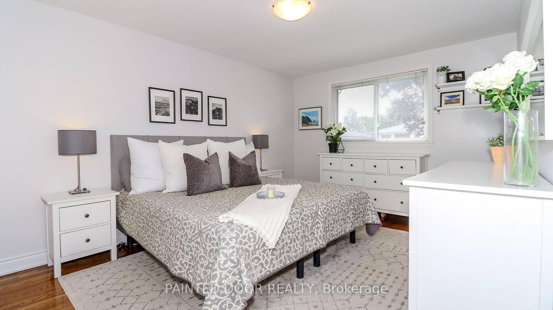 Photo 13 of 752 Silcote Road, Mississauga, Applewood — HOMEH