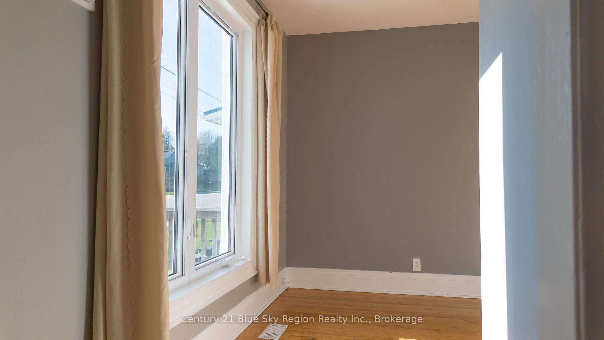 Photo 4 of 482 O'Brien Street, North Bay, Central — HOMEH