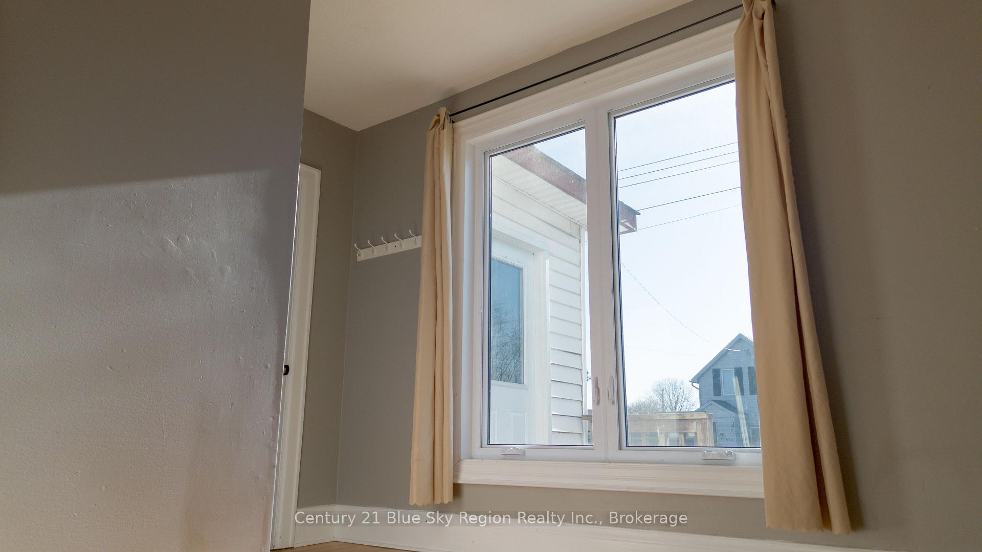 Photo 5 of 482 O'Brien Street, North Bay, Central — HOMEH