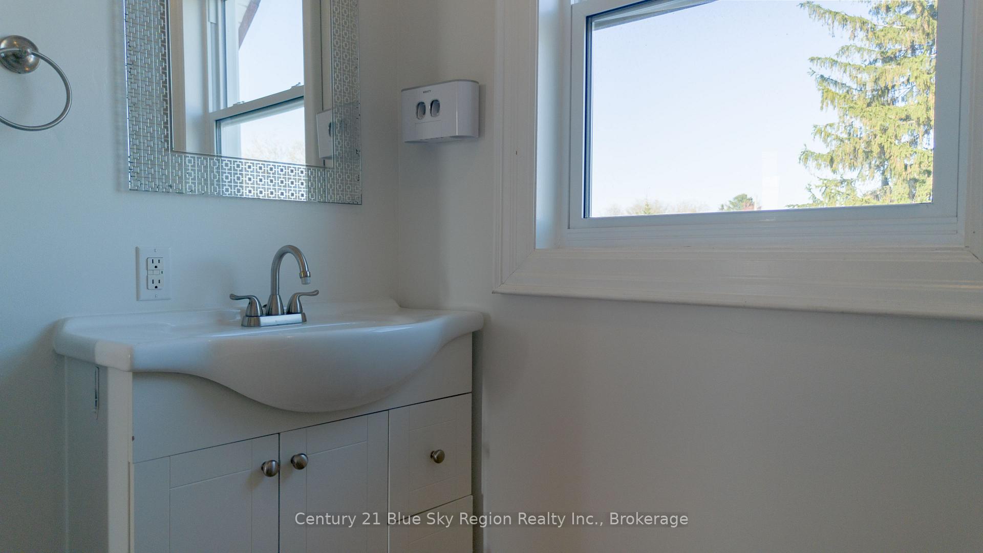 Photo 19 of 482 O'Brien Street, North Bay, Central — HOMEH
