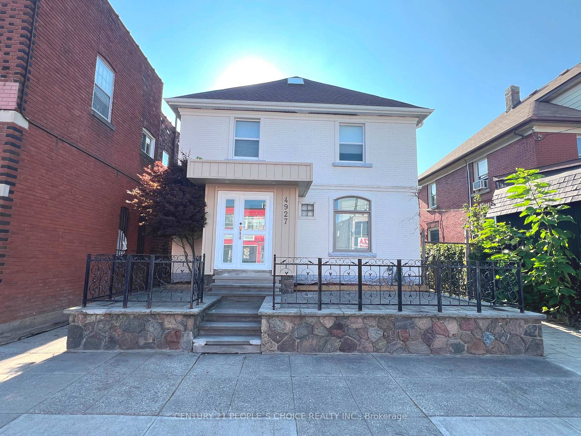 Front of 4927 Victoria Avenue