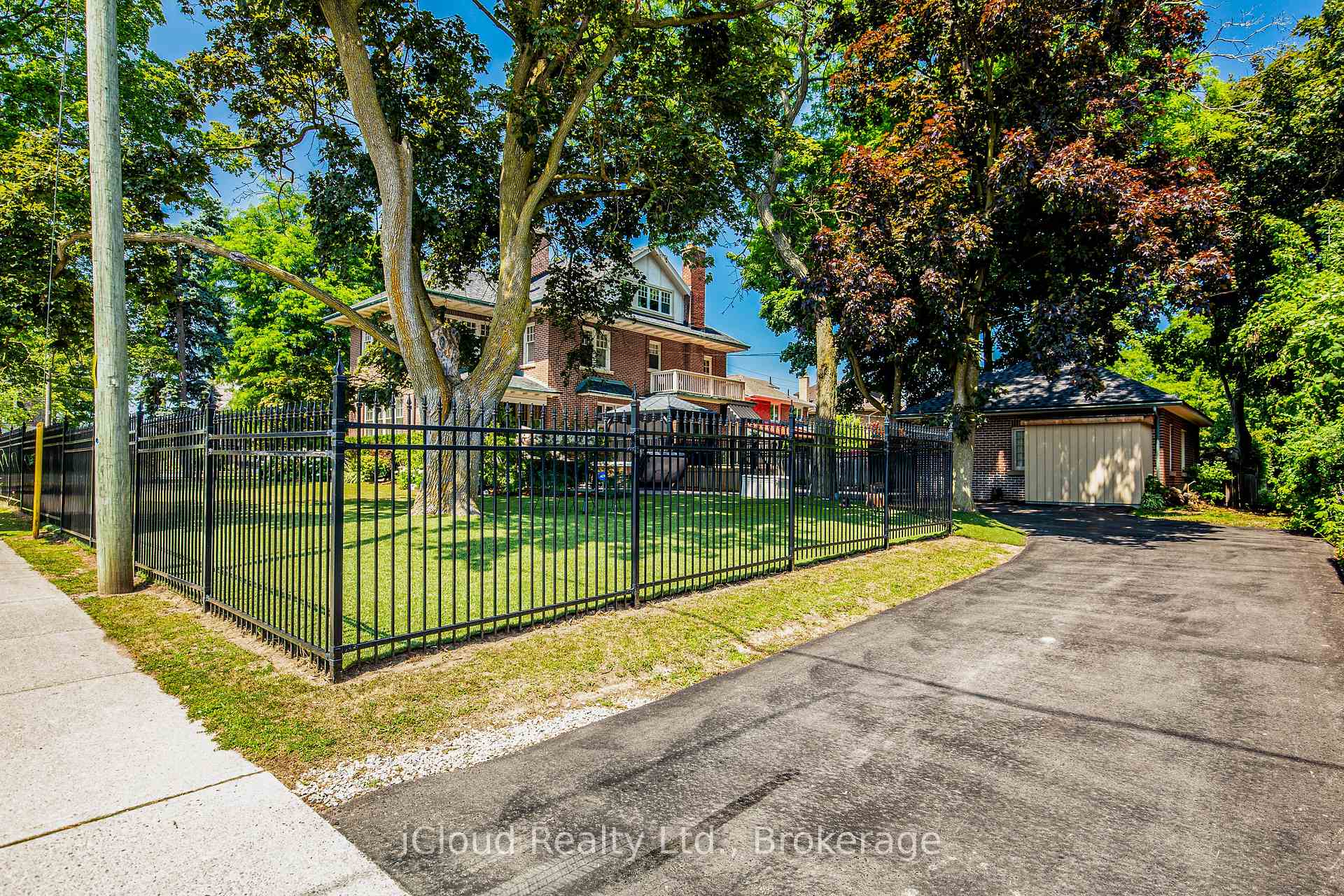 Photo 7 of 447 Simcoe Street N, Oshawa, O'Neill — HOMEH