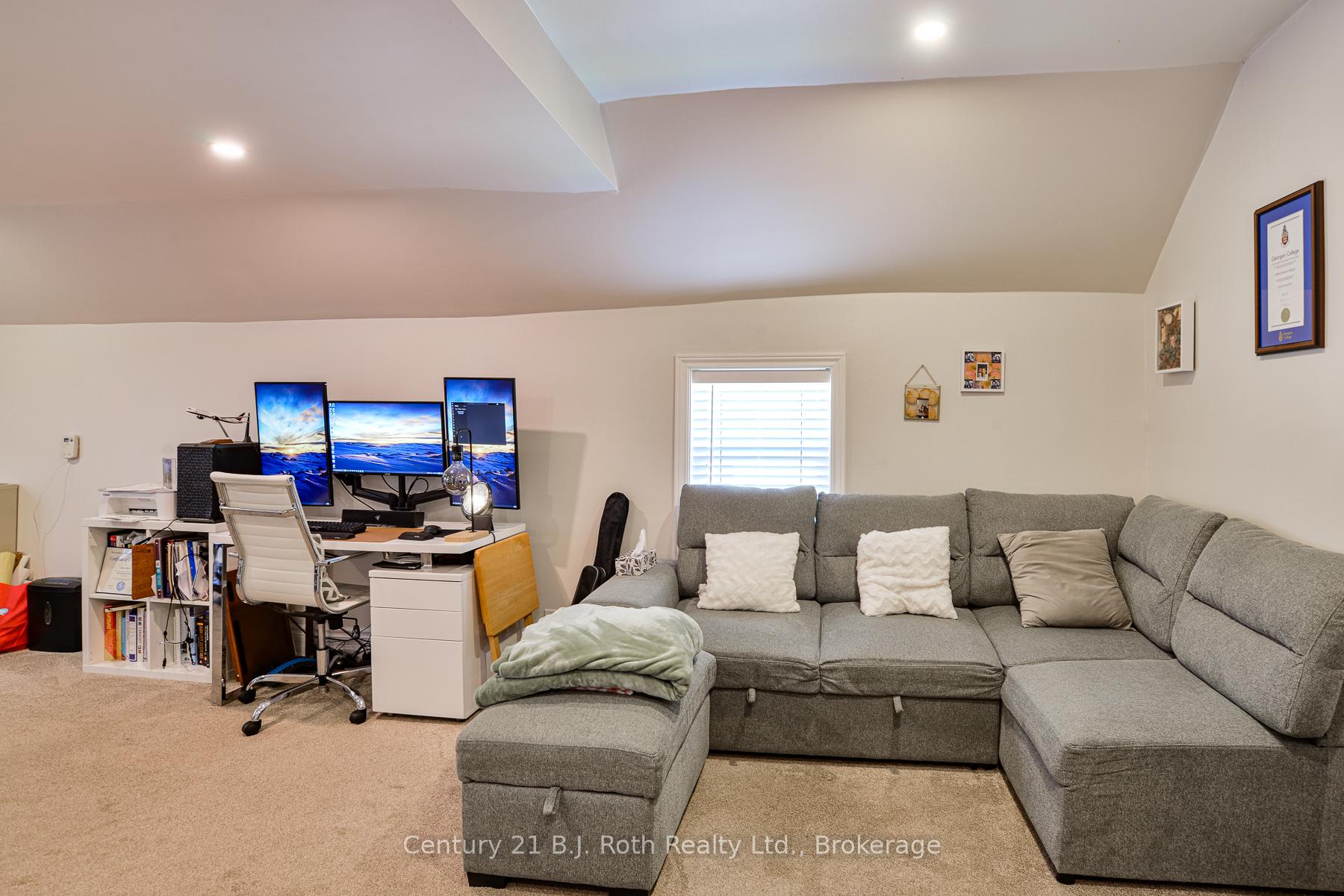 Photo 5 of 62 Dunlop Street, Orillia — HOMEH