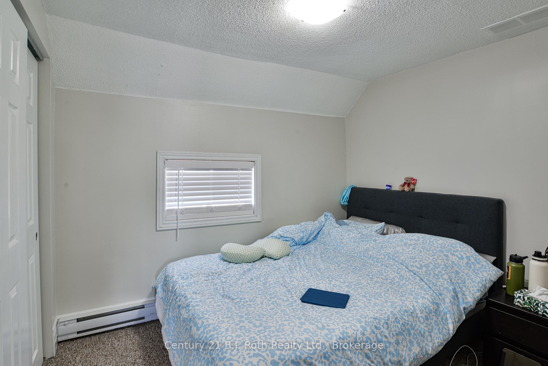 Photo 7 of 62 Dunlop Street, Orillia — HOMEH