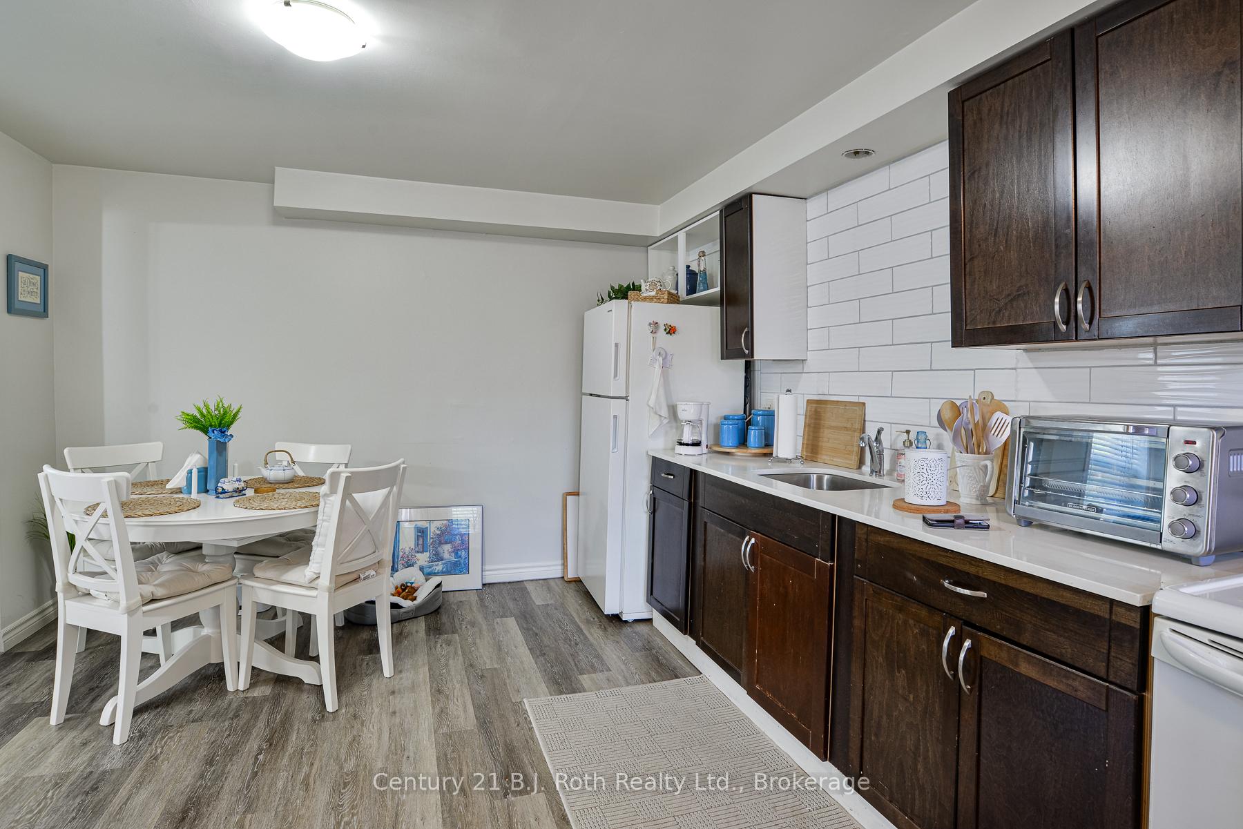 Photo 9 of 62 Dunlop Street, Orillia — HOMEH