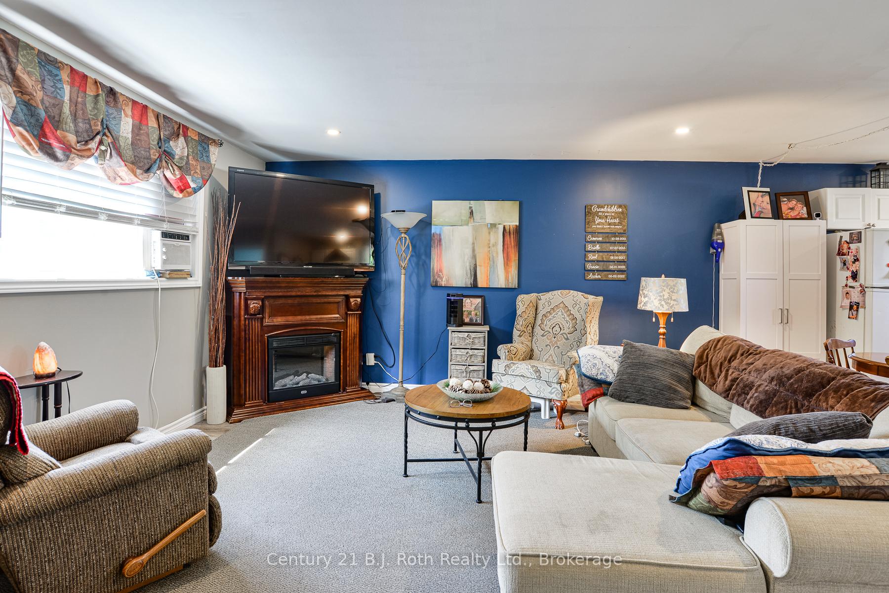 Photo 17 of 62 Dunlop Street, Orillia — HOMEH