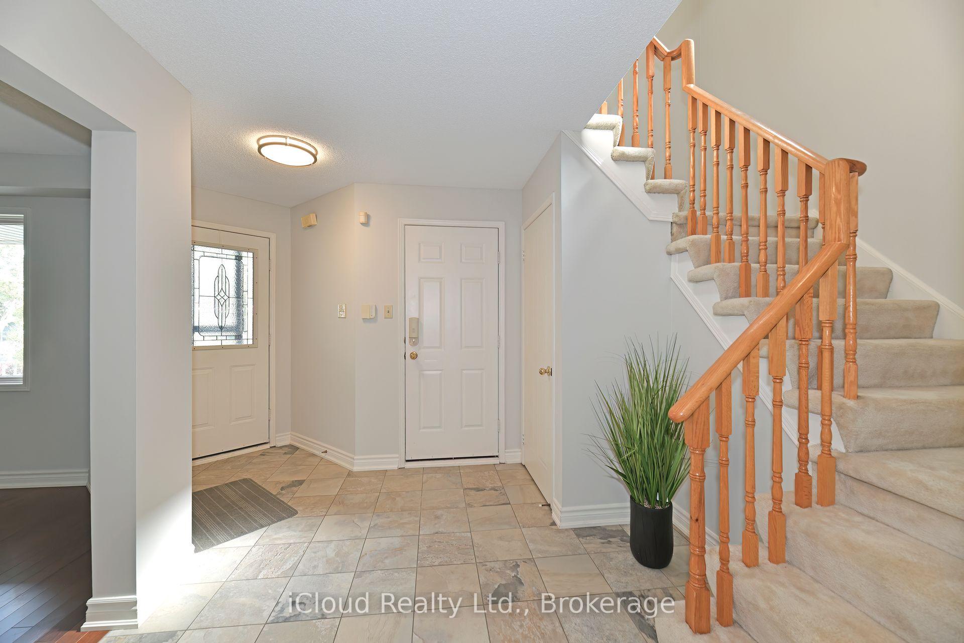 Photo 3 of 2845 Tradewind Drive, Mississauga, Meadowvale — HOMEH