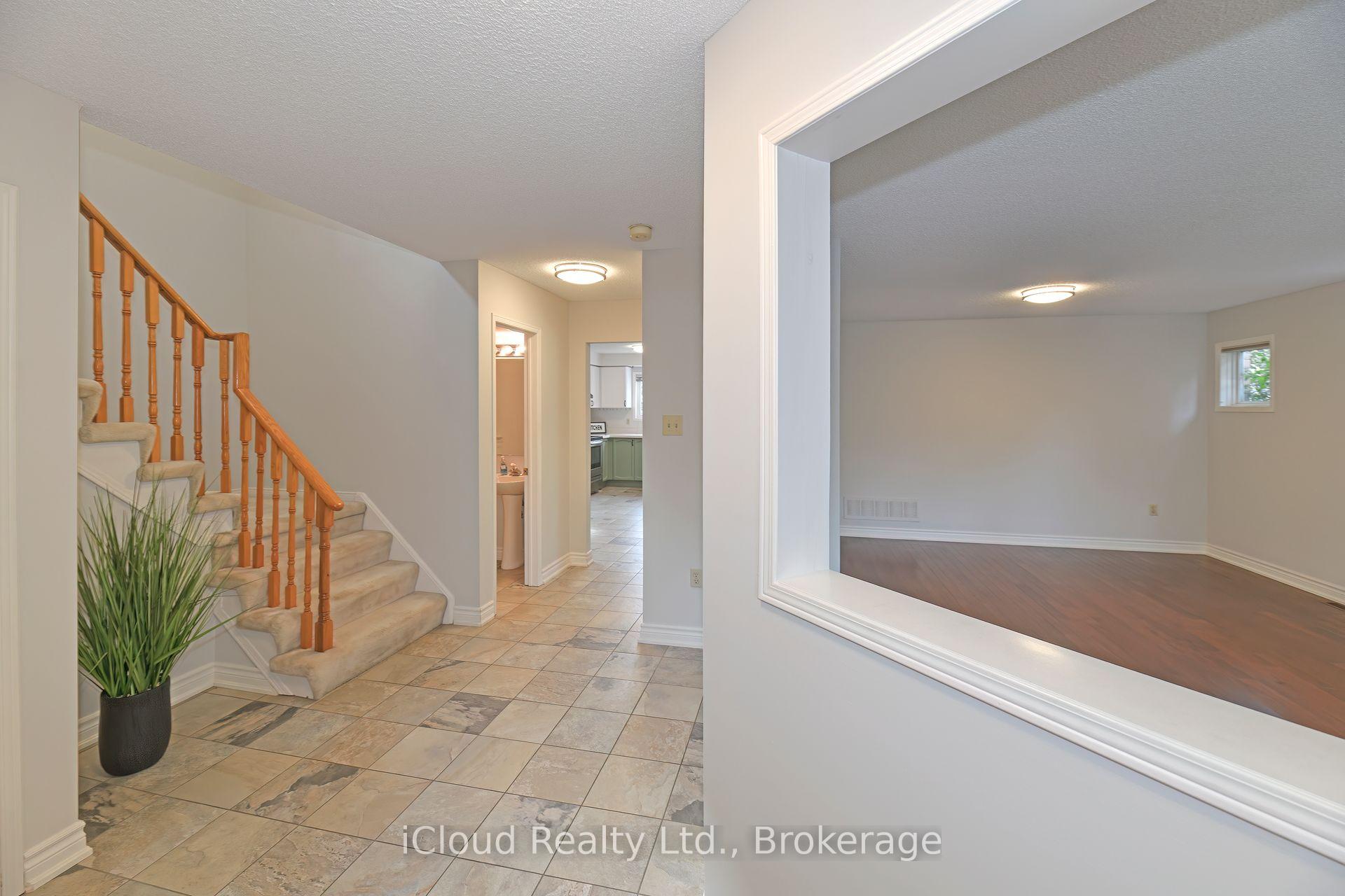 Photo 4 of 2845 Tradewind Drive, Mississauga, Meadowvale — HOMEH