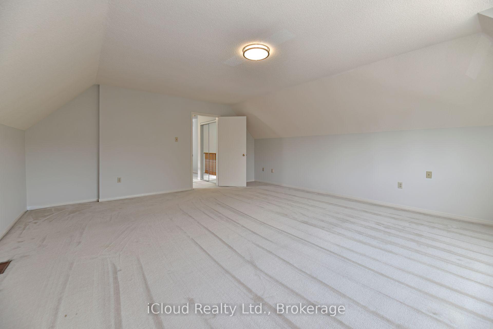 Photo 16 of 2845 Tradewind Drive, Mississauga, Meadowvale — HOMEH