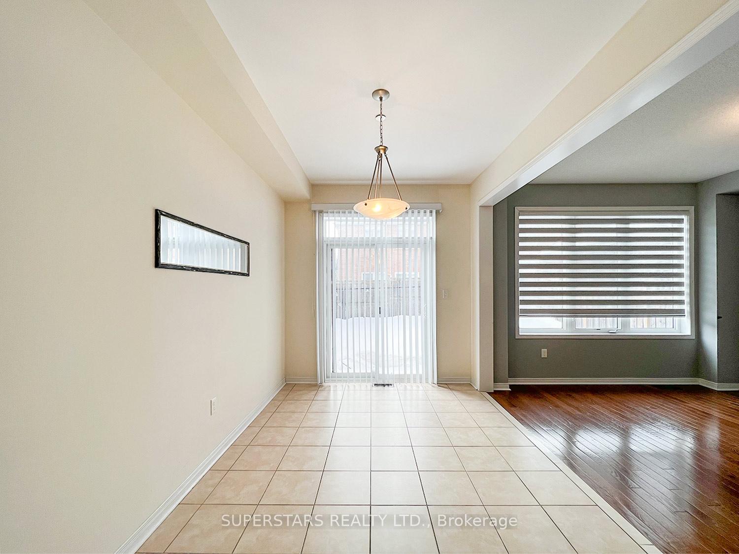 Photo 4 of 15 Jackson Eli Way, Markham, Cedarwood — HOMEH