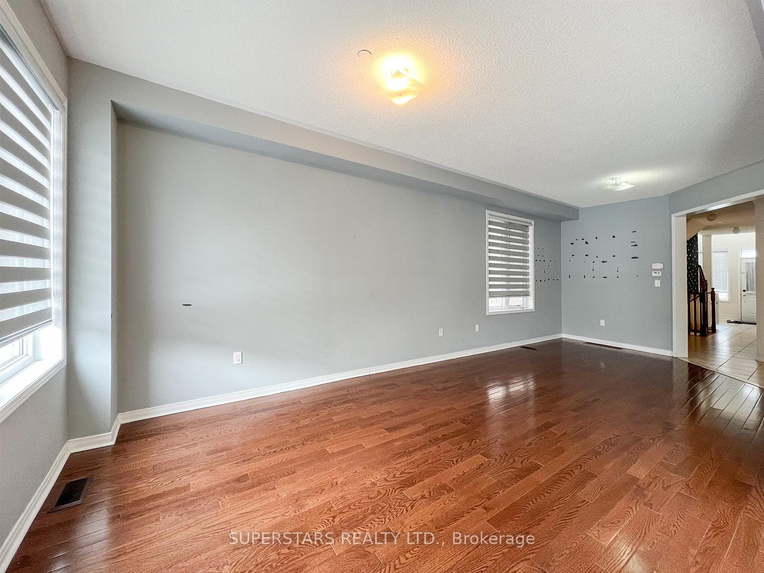 Photo 8 of 15 Jackson Eli Way, Markham, Cedarwood — HOMEH