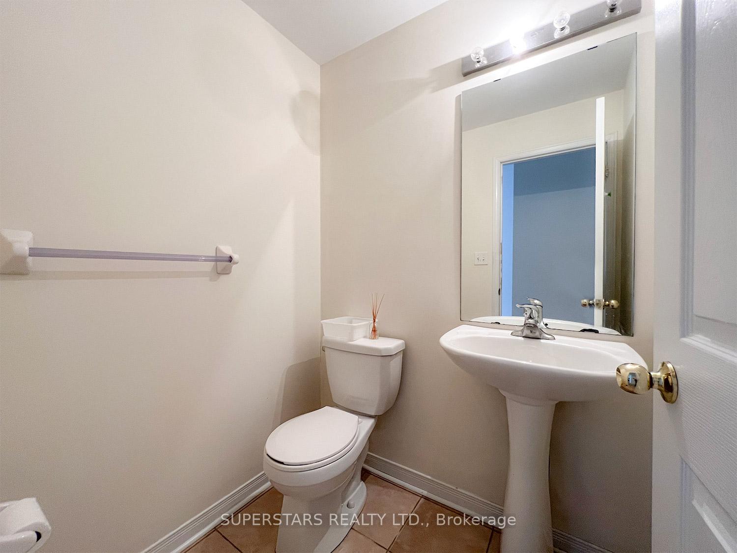 Photo 10 of 15 Jackson Eli Way, Markham, Cedarwood — HOMEH