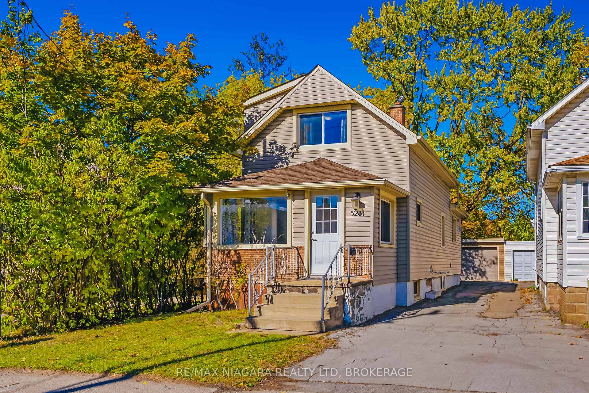 Photo 2 of 5231 Kitchener Street, Niagara Falls, Clifton Hill — HOMEH