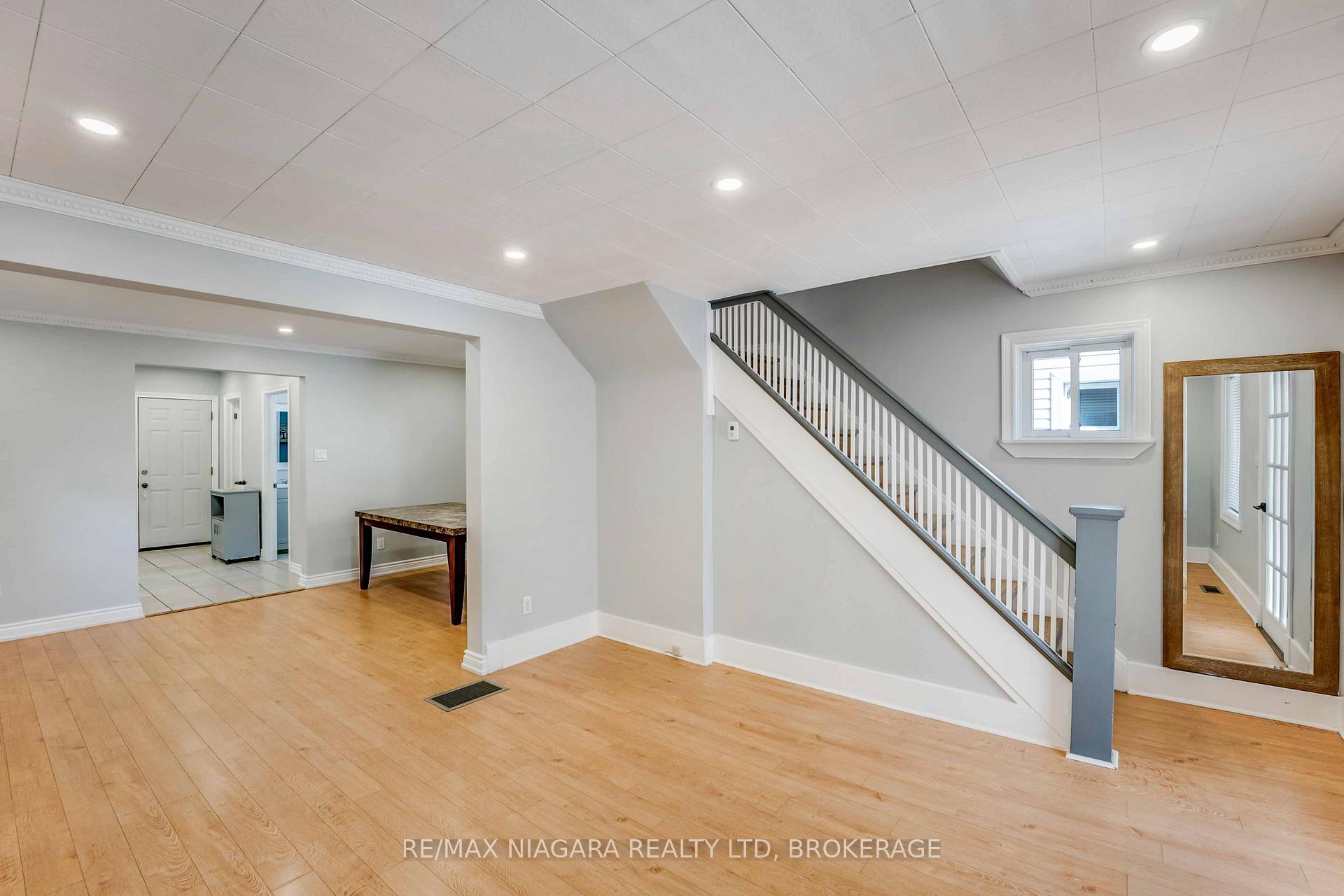 Photo 6 of 5231 Kitchener Street, Niagara Falls, Clifton Hill — HOMEH