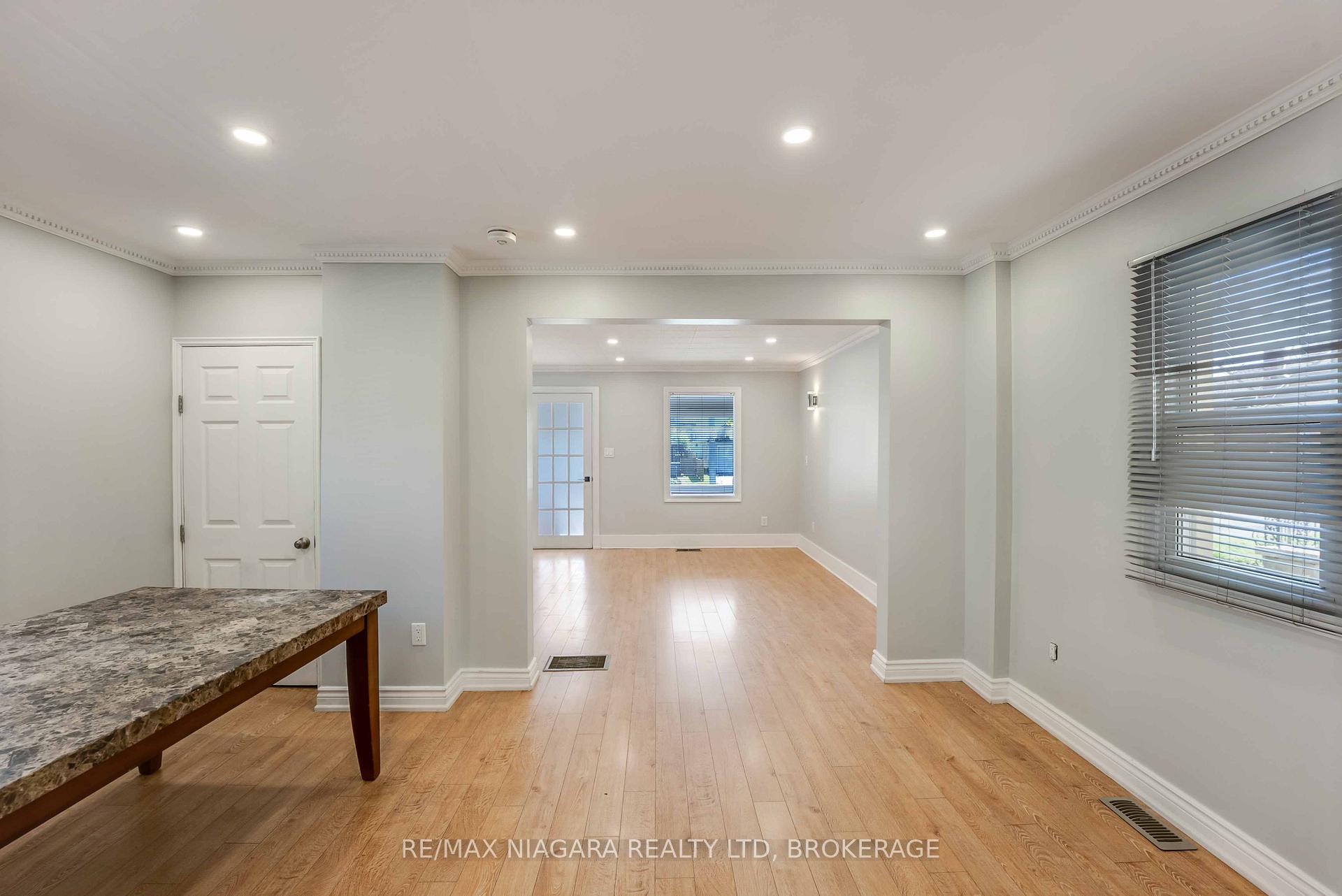 Photo 10 of 5231 Kitchener Street, Niagara Falls, Clifton Hill — HOMEH