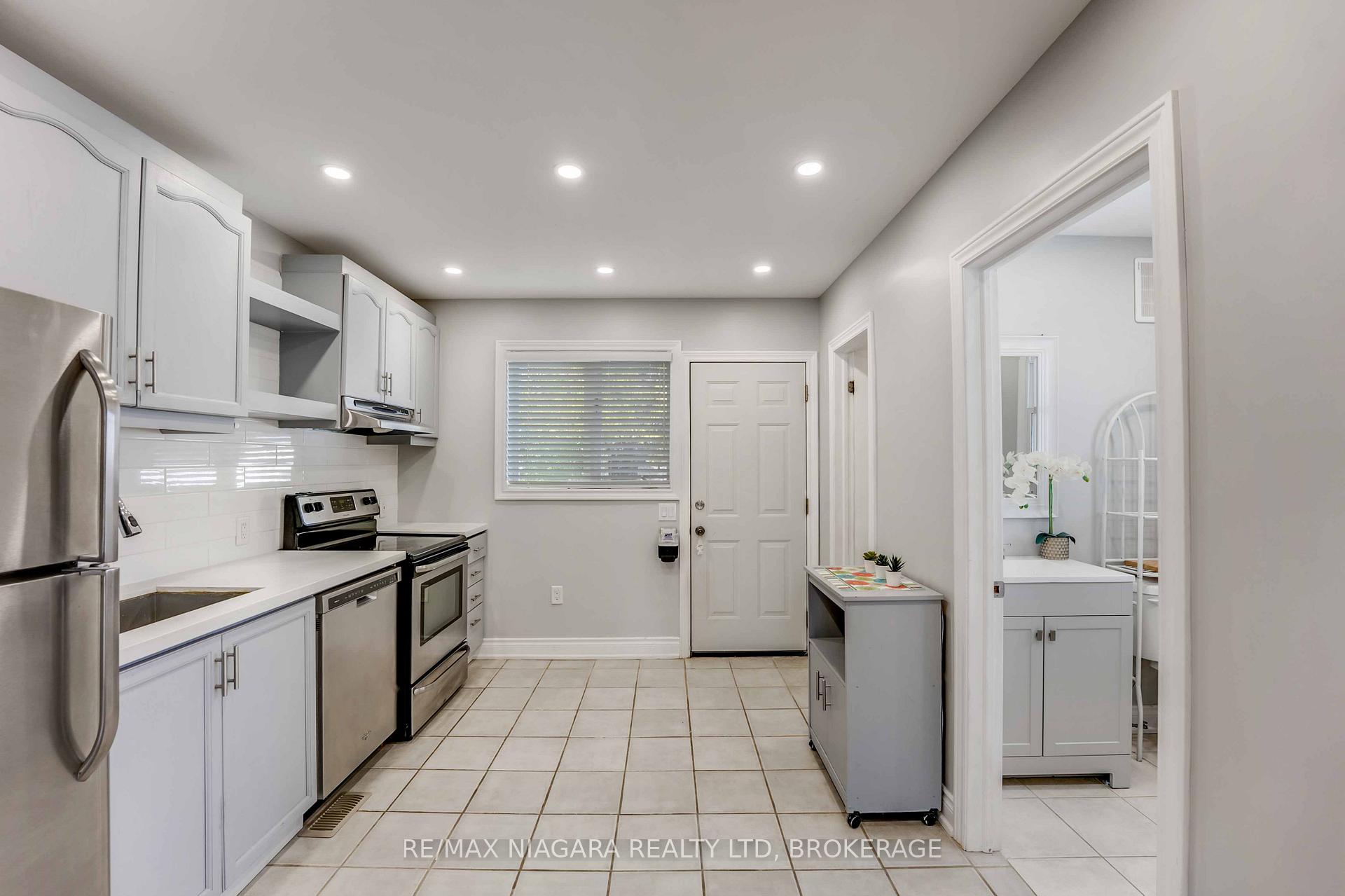 Photo 11 of 5231 Kitchener Street, Niagara Falls, Clifton Hill — HOMEH
