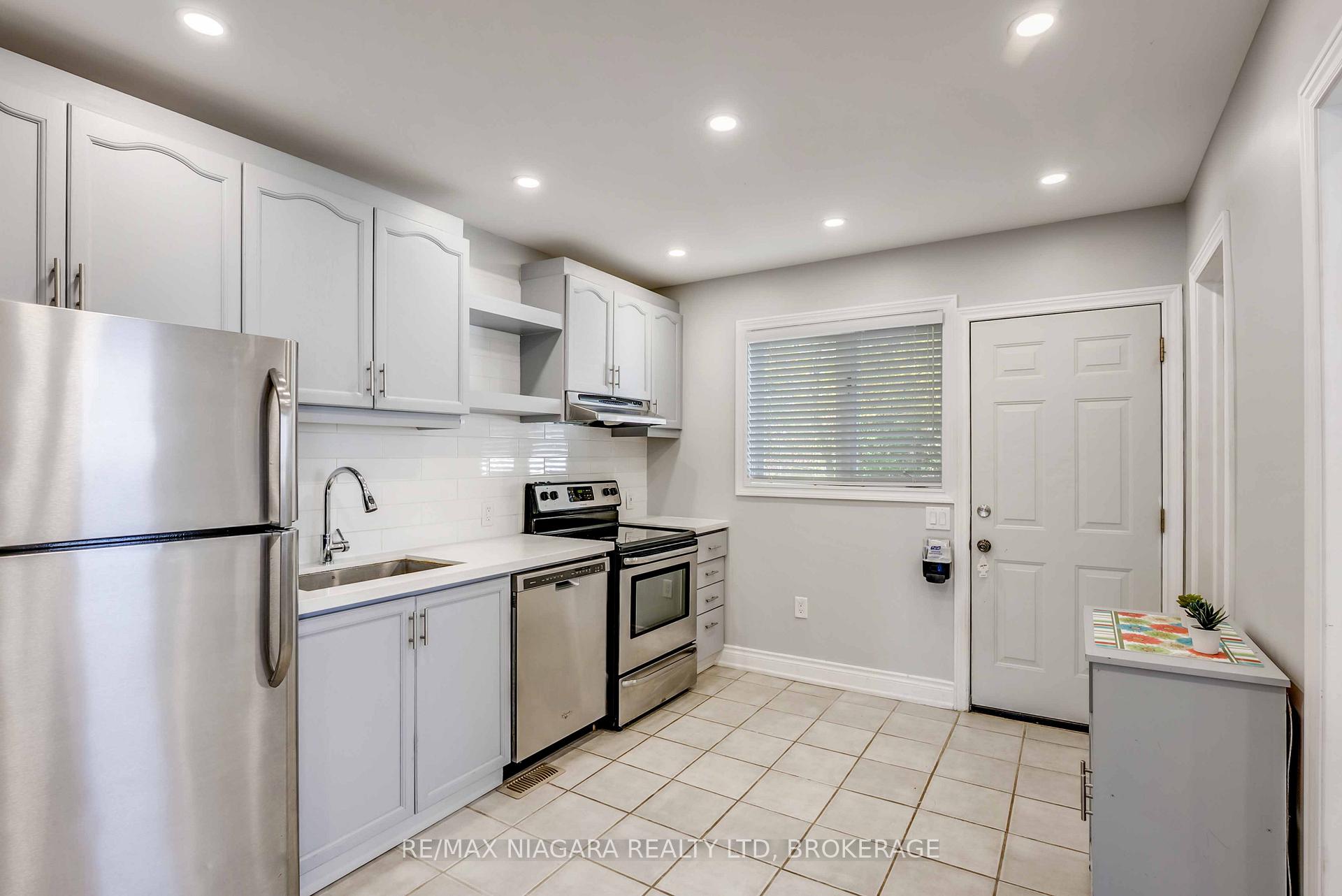 Photo 12 of 5231 Kitchener Street, Niagara Falls, Clifton Hill — HOMEH