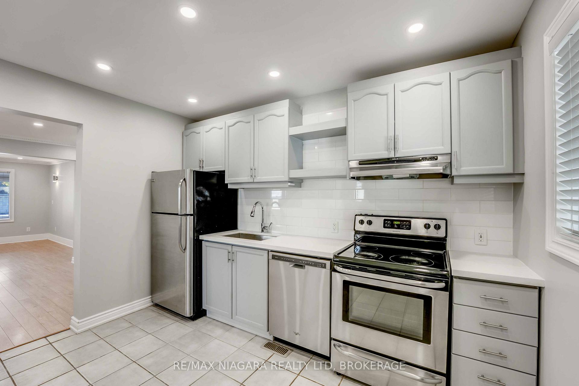 Photo 14 of 5231 Kitchener Street, Niagara Falls, Clifton Hill — HOMEH