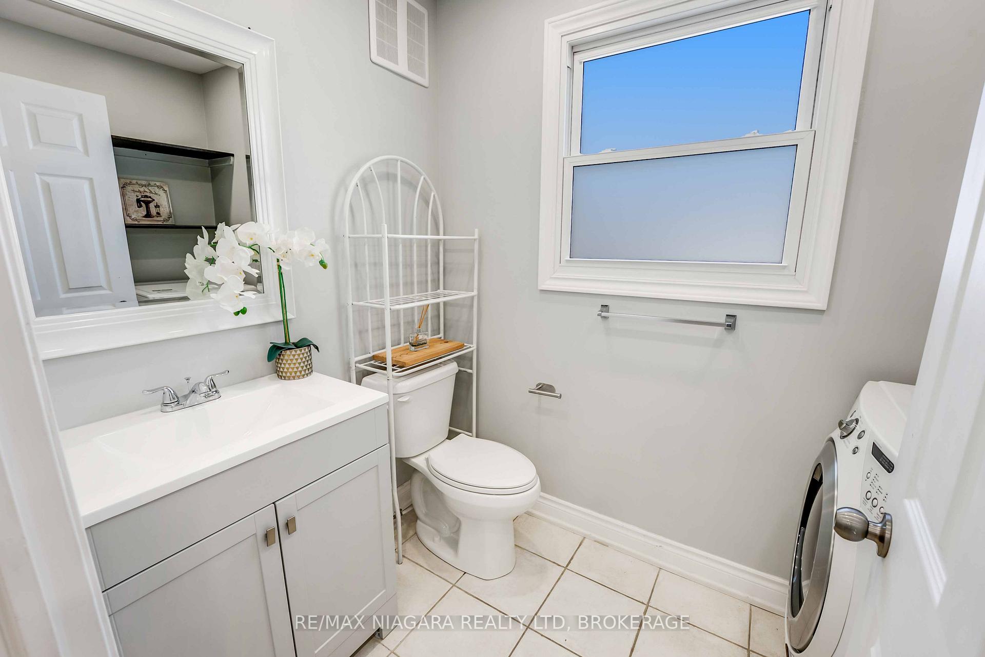 Photo 17 of 5231 Kitchener Street, Niagara Falls, Clifton Hill — HOMEH