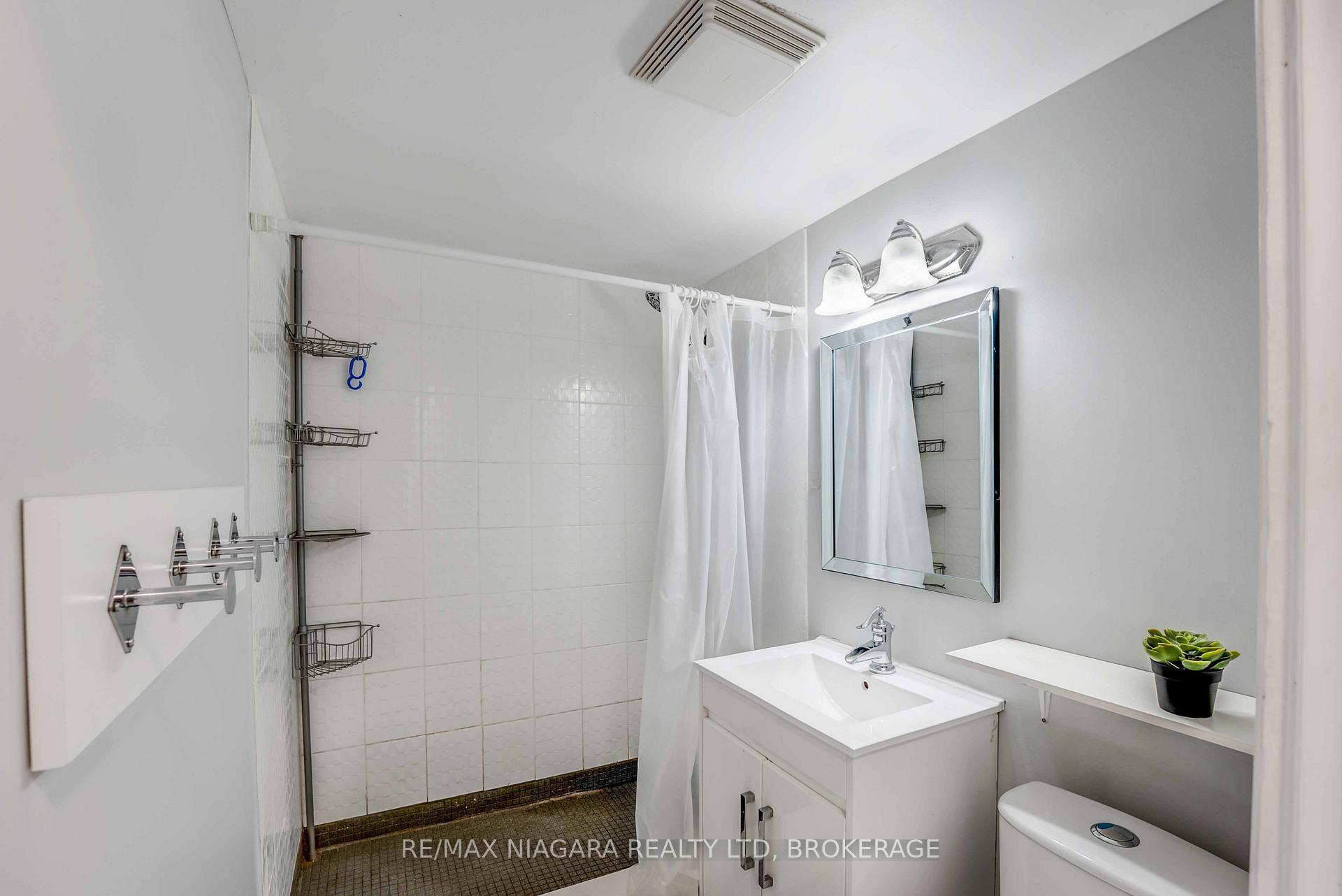 Photo 20 of 5231 Kitchener Street, Niagara Falls, Clifton Hill — HOMEH