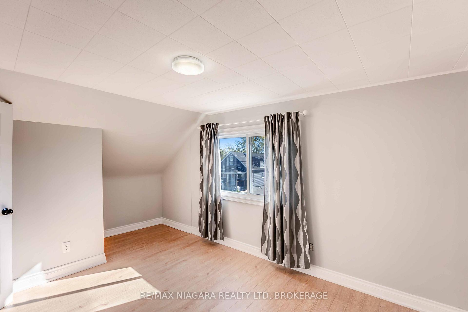 Photo 22 of 5231 Kitchener Street, Niagara Falls, Clifton Hill — HOMEH
