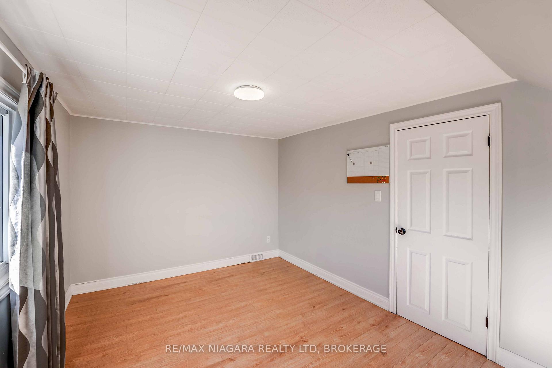 Photo 25 of 5231 Kitchener Street, Niagara Falls, Clifton Hill — HOMEH