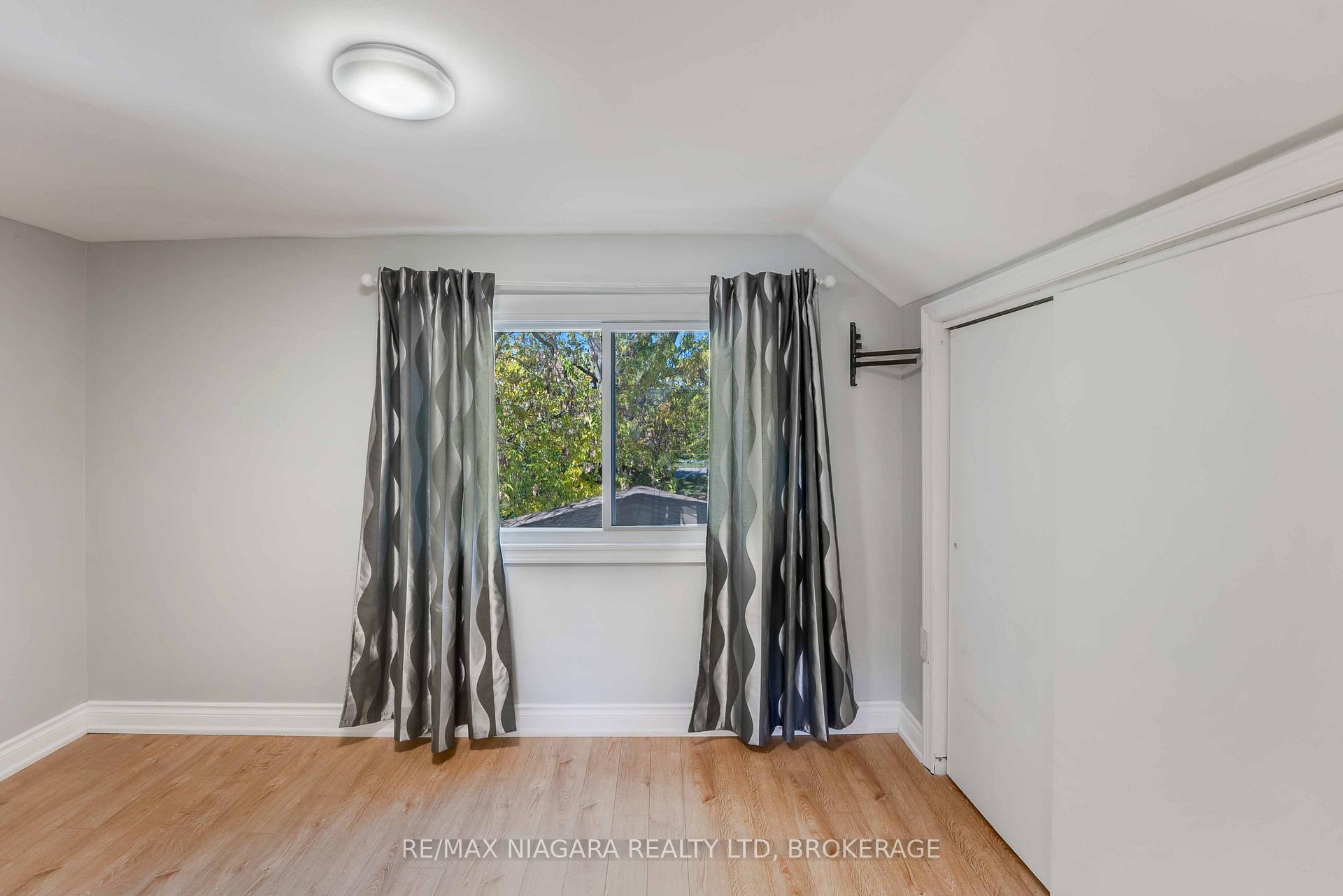 Photo 26 of 5231 Kitchener Street, Niagara Falls, Clifton Hill — HOMEH