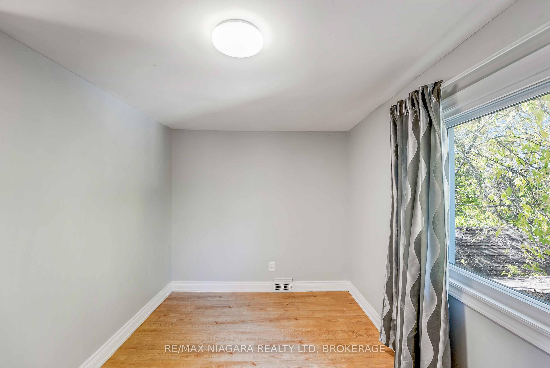 Photo 27 of 5231 Kitchener Street, Niagara Falls, Clifton Hill — HOMEH