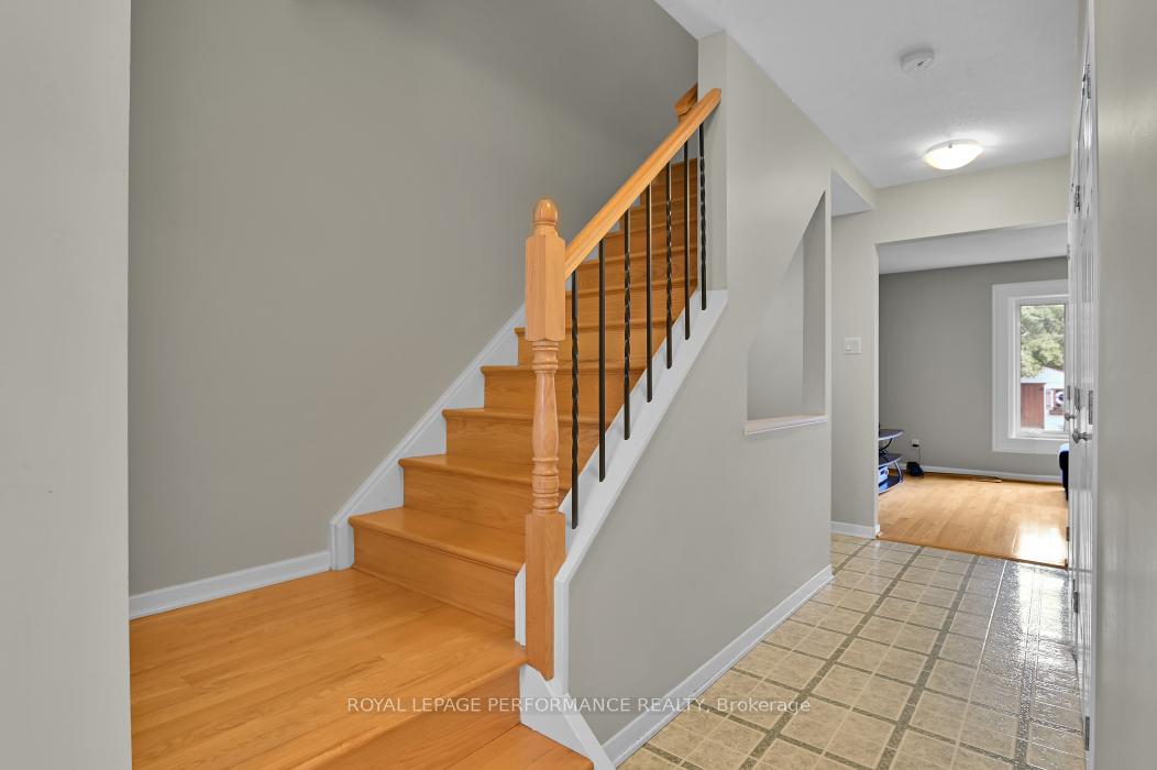 Photo 3 of 6252 Paddler Way, Ottawa, Hiawatha Park/Convent Glen — HOMEH