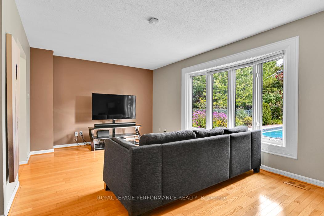 Photo 9 of 6252 Paddler Way, Ottawa, Hiawatha Park/Convent Glen — HOMEH