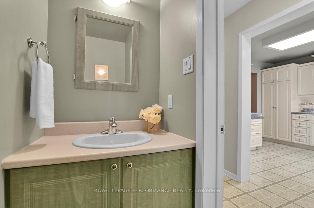 Photo 11 of 6252 Paddler Way, Ottawa, Hiawatha Park/Convent Glen — HOMEH