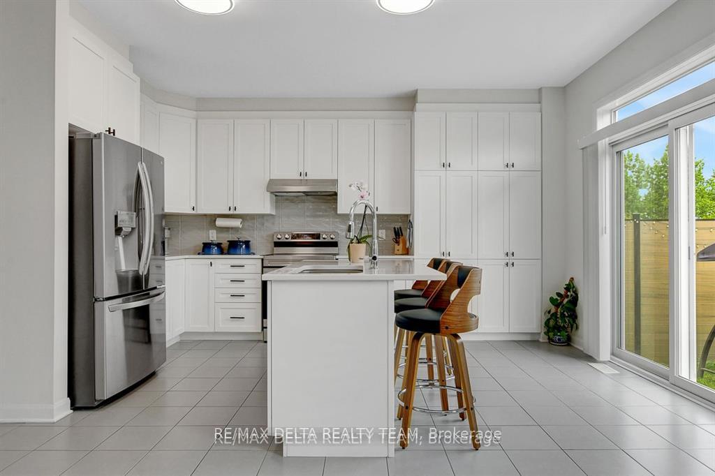 Photo 10 of 370 Aquaview Drive, Ottawa, Avalon East — HOMEH