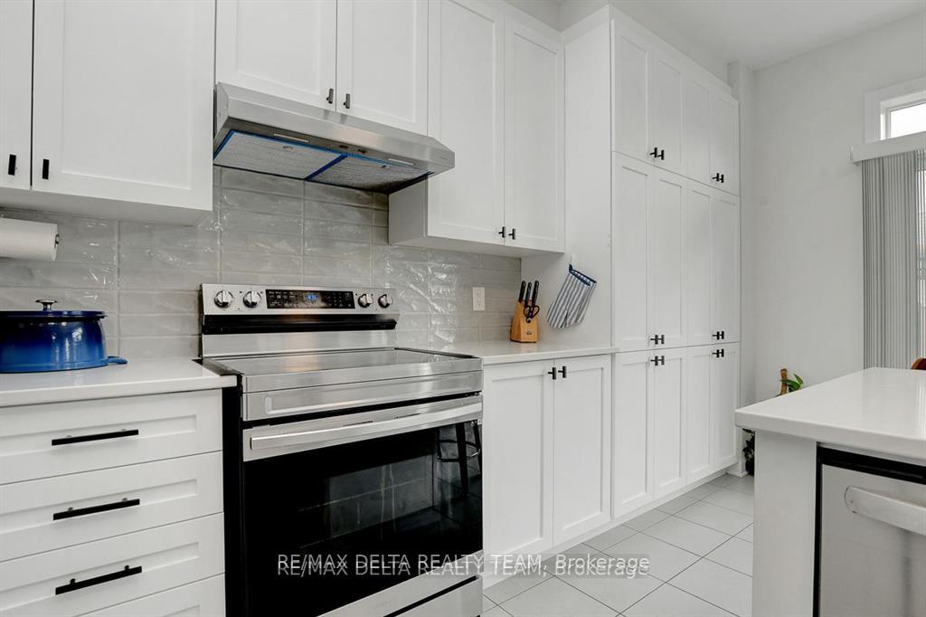 Photo 11 of 370 Aquaview Drive, Ottawa, Avalon East — HOMEH
