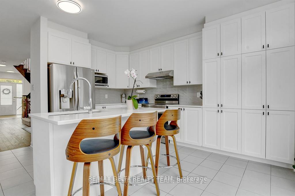 Photo 12 of 370 Aquaview Drive, Ottawa, Avalon East — HOMEH
