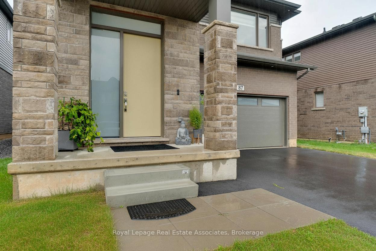 Photo 3 of 87 Acacia Road, Pelham, Fonthill — HOMEH