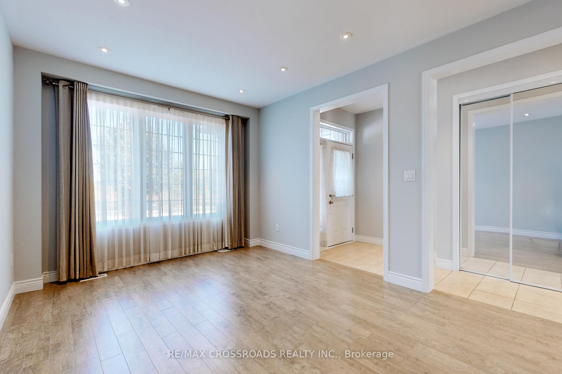 Photo 4 of 103 James Parrott Avenue, Markham, Wismer — HOMEH