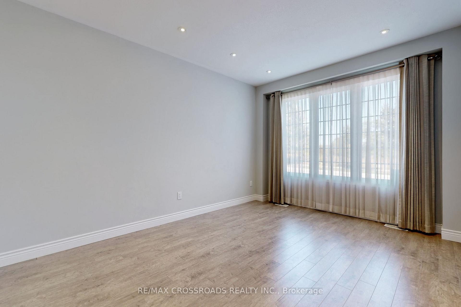 Photo 5 of 103 James Parrott Avenue, Markham, Wismer — HOMEH