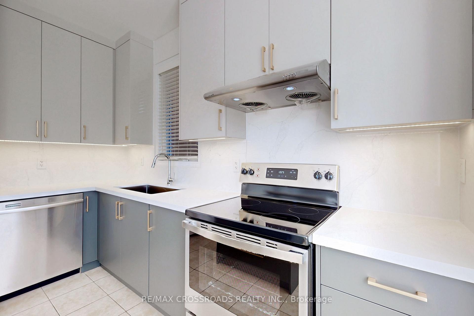 Photo 14 of 103 James Parrott Avenue, Markham, Wismer — HOMEH