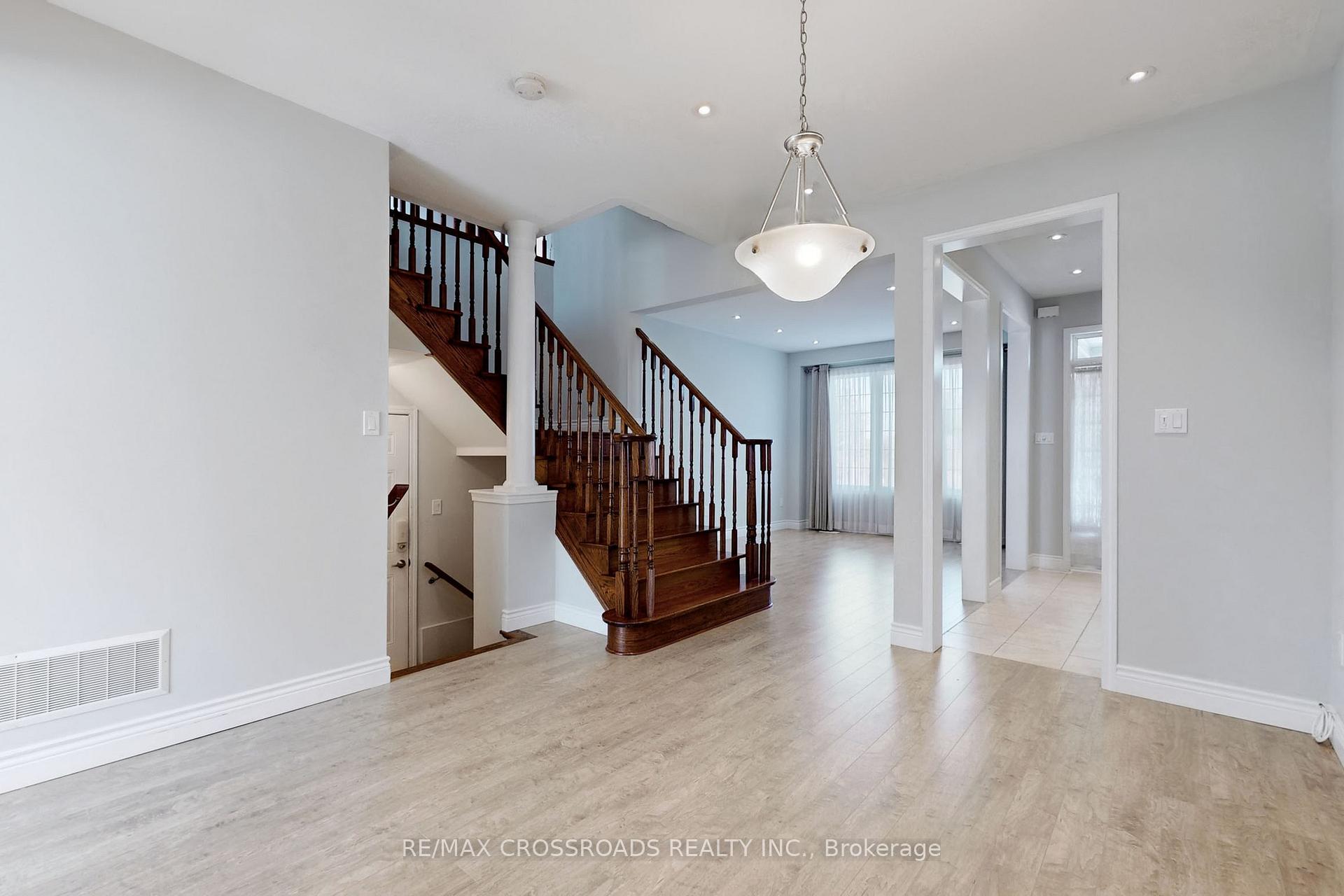 Photo 16 of 103 James Parrott Avenue, Markham, Wismer — HOMEH