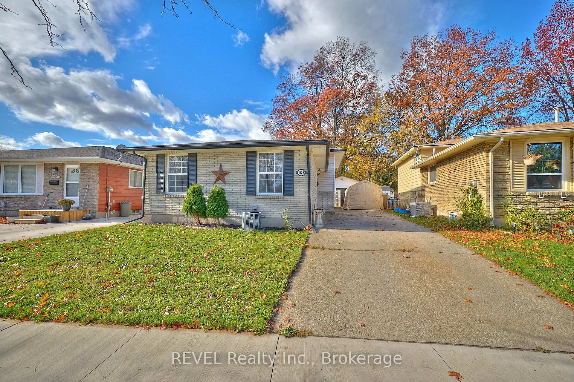 Front of 2989 Loyalist Avenue