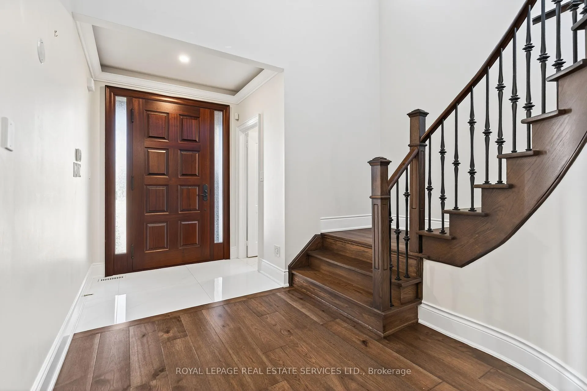 Photo 2 of 2240 Pine Glen Road, Oakville, Westmount — HOMEH