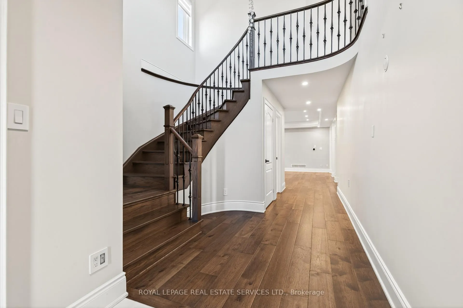 Photo 3 of 2240 Pine Glen Road, Oakville, Westmount — HOMEH