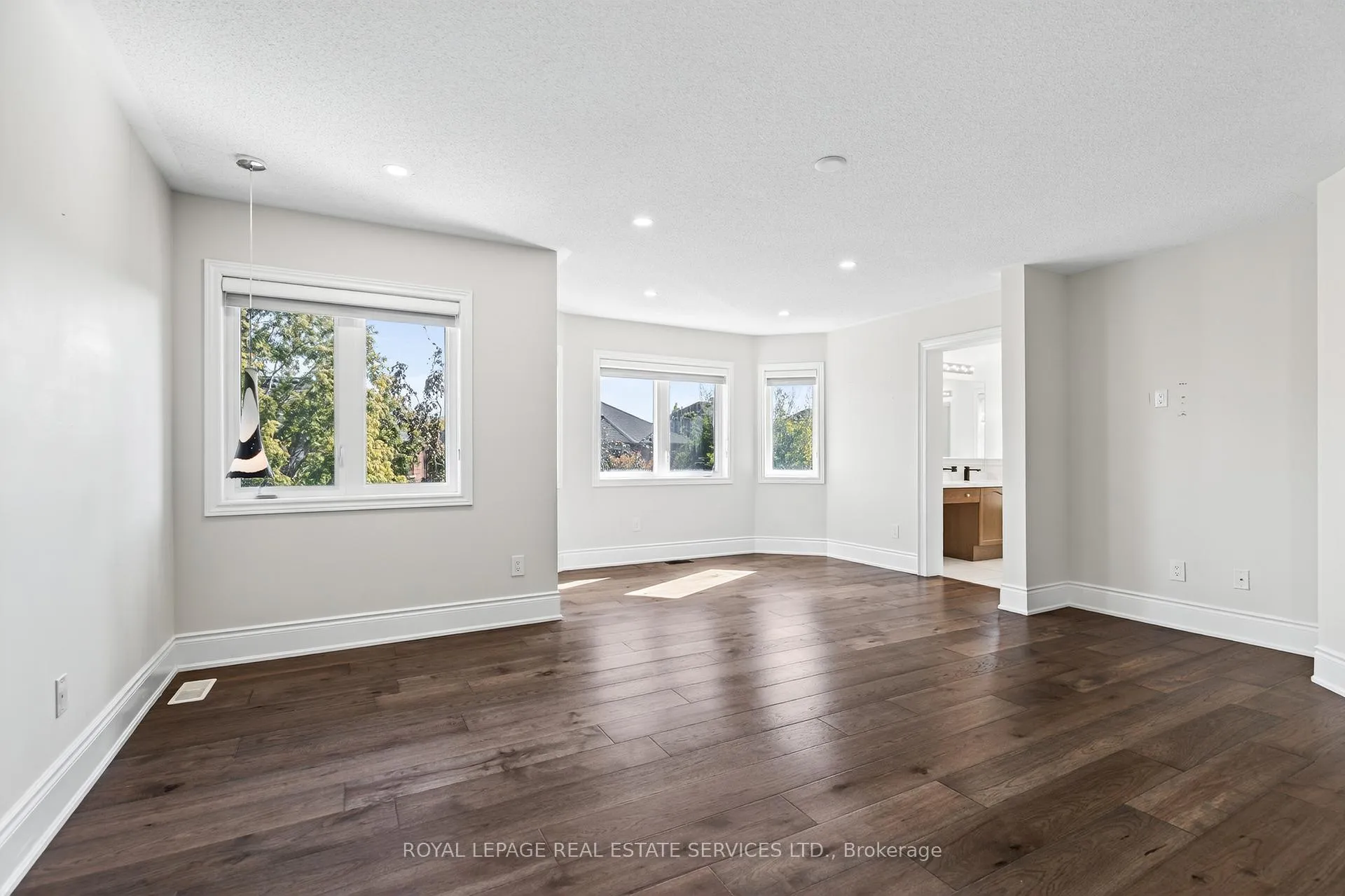 Photo 25 of 2240 Pine Glen Road, Oakville, Westmount — HOMEH