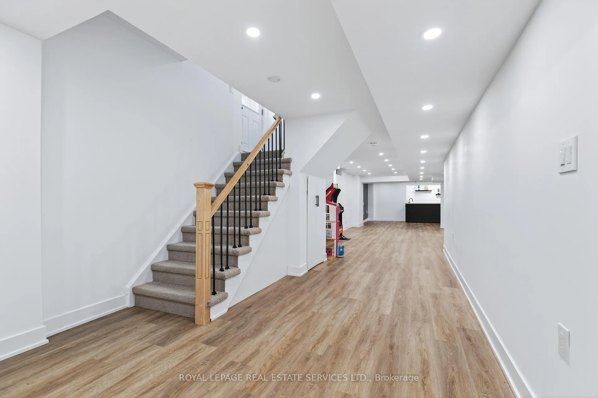 Photo 38 of 2240 Pine Glen Road, Oakville, Westmount — HOMEH