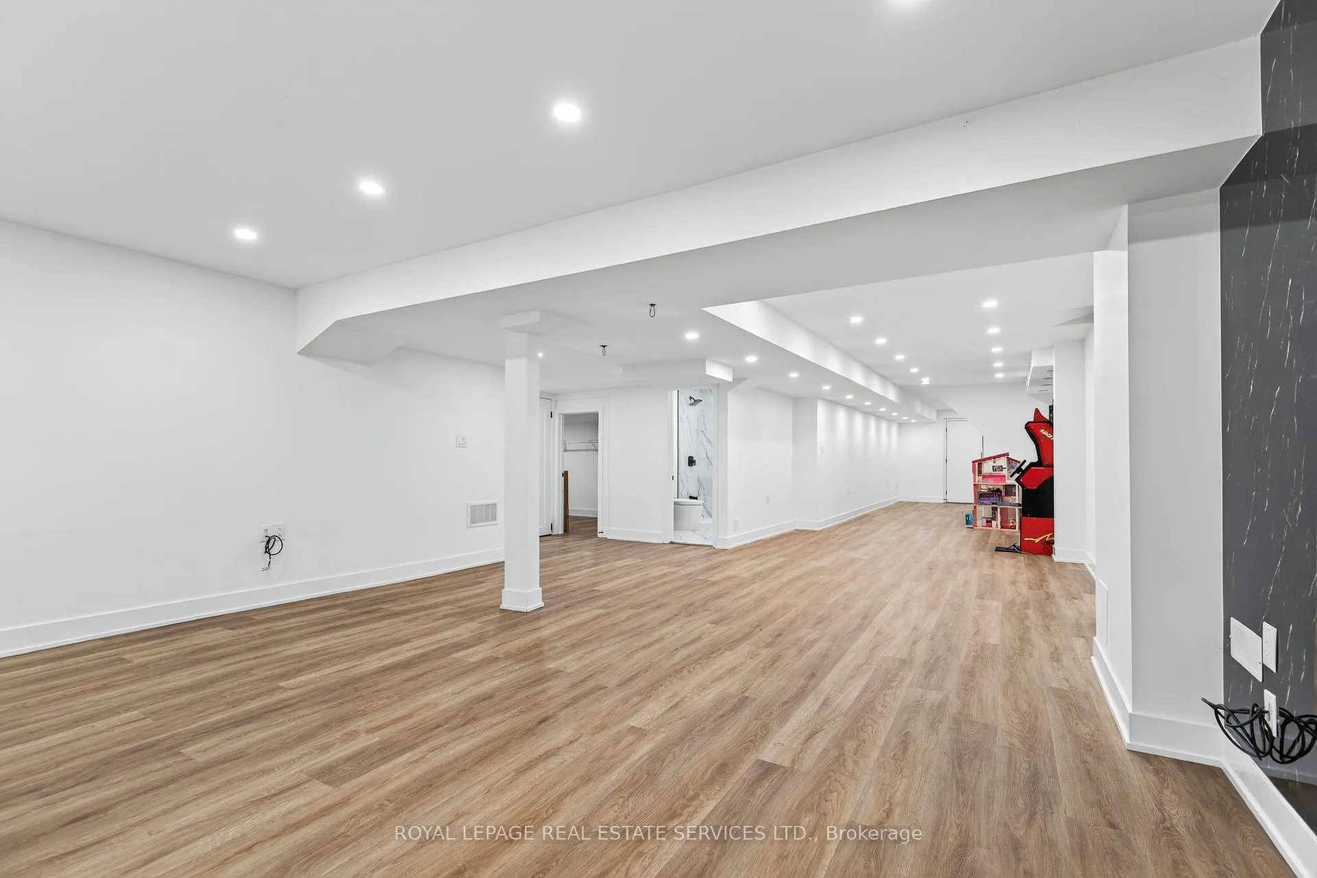 Photo 39 of 2240 Pine Glen Road, Oakville, Westmount — HOMEH