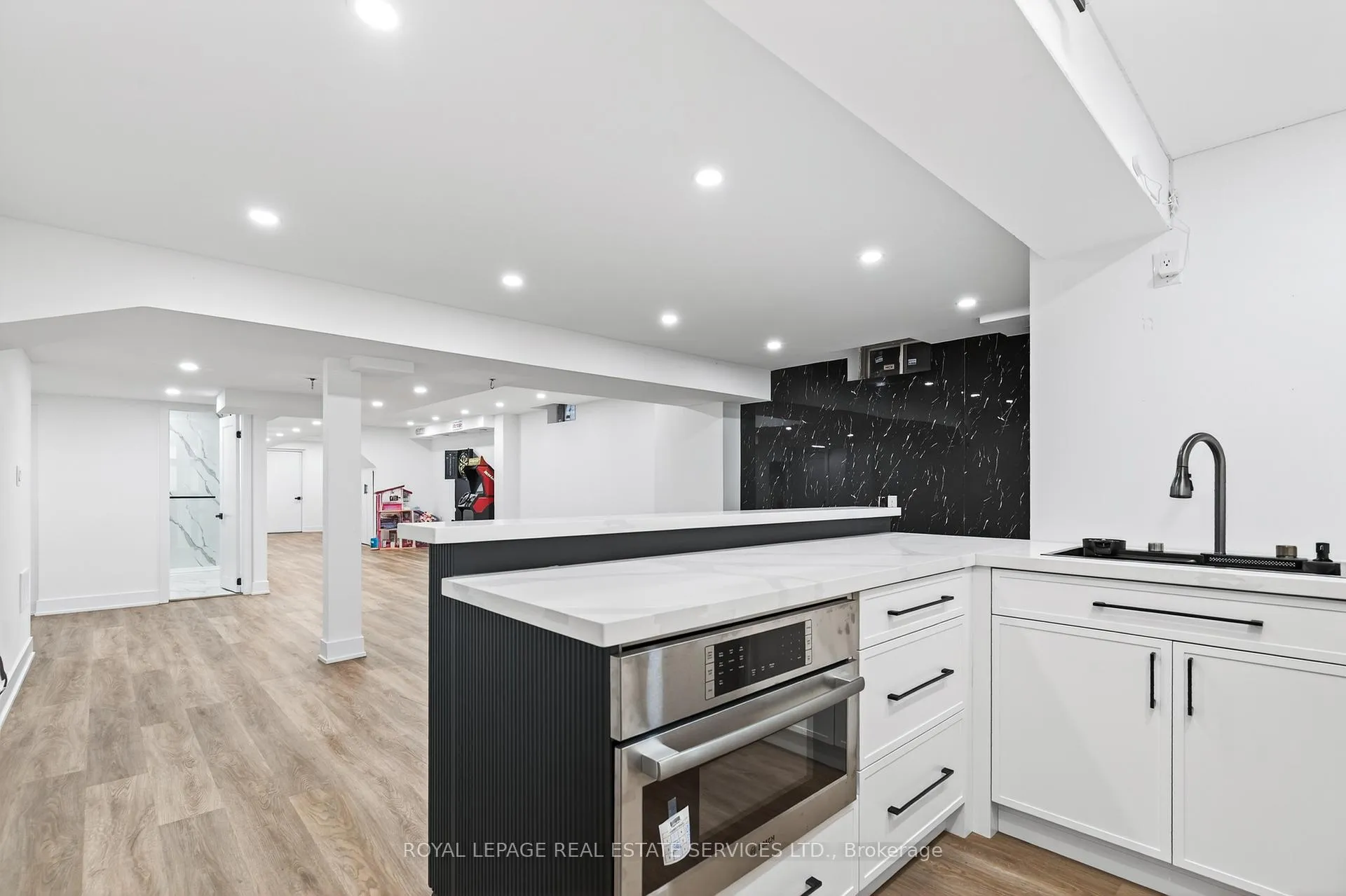 Photo 42 of 2240 Pine Glen Road, Oakville, Westmount — HOMEH