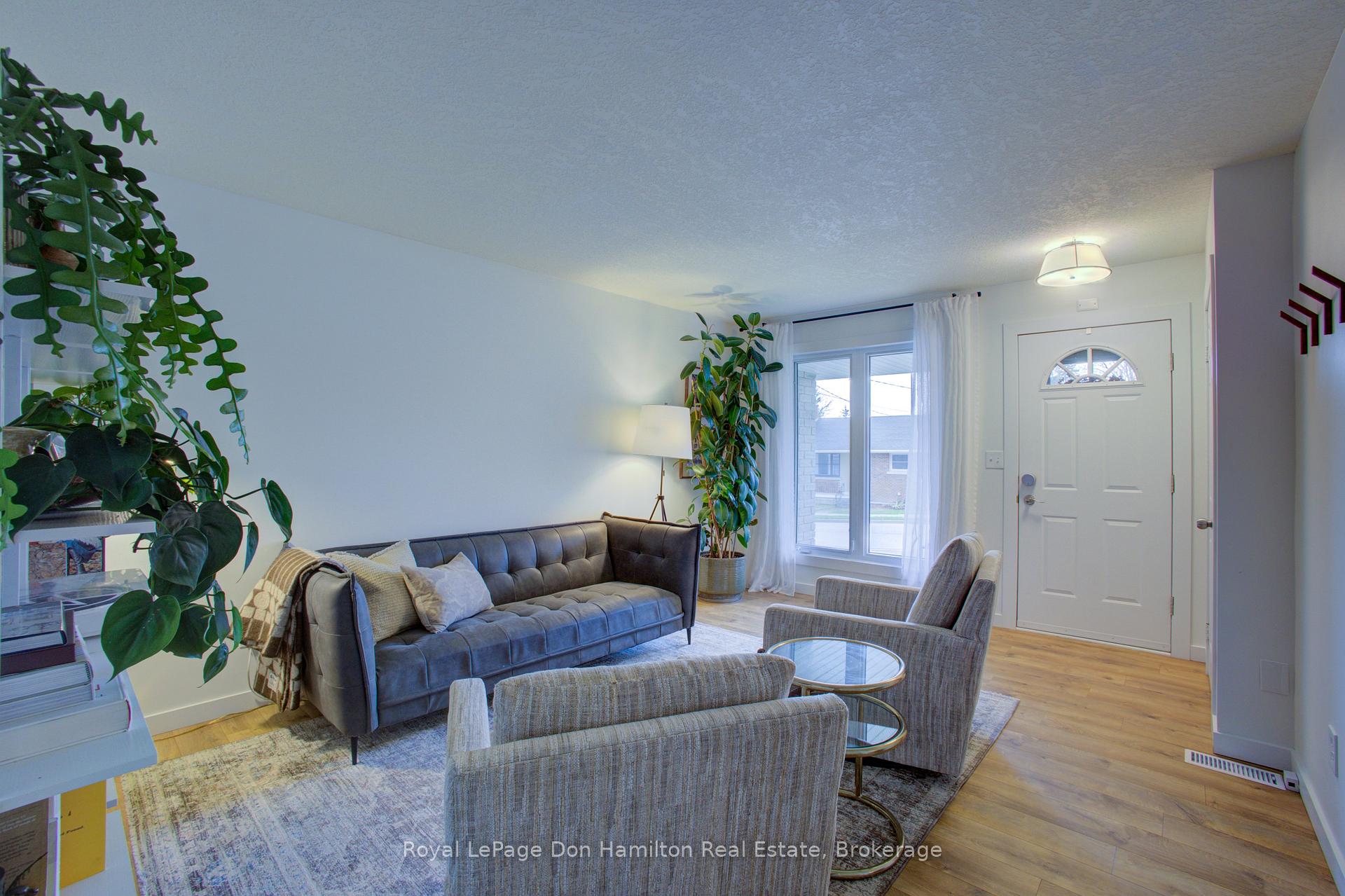 Photo 9 of 139 Queen Street E, North Perth, Listowel — HOMEH