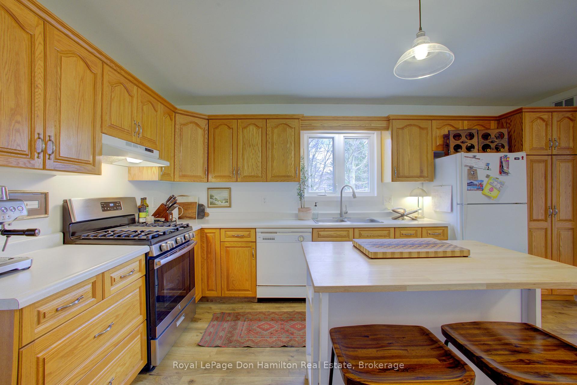 Photo 11 of 139 Queen Street E, North Perth, Listowel — HOMEH
